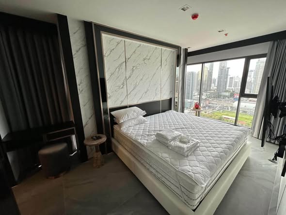 bedroom of Life Asoke Hype