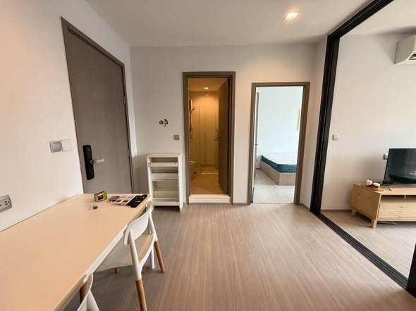 bedroom and room interior of Life Asoke Hype