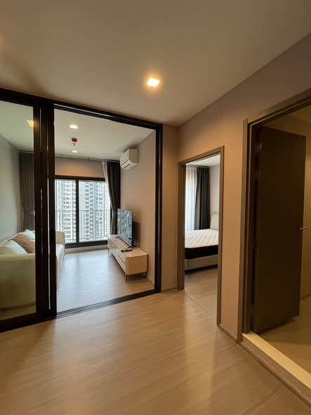 bedroom and room interior of Life Asoke Hype
