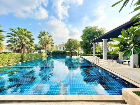 pool of Life Bangkok Boulevard at Rangsit.