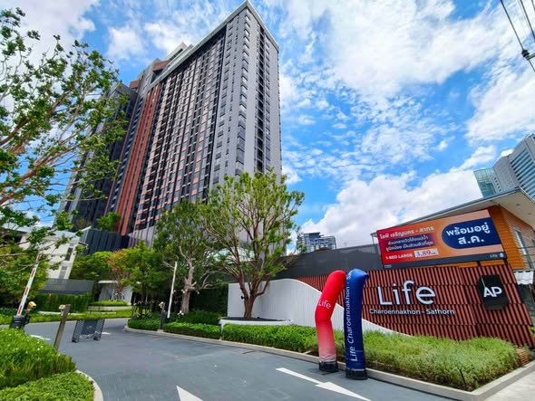 Life เจริญนคร-สาทร 𝗟𝗶𝗳𝗲 Charoen Nakhon-Sathorn