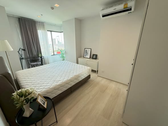 bedroom of Life One Wireless