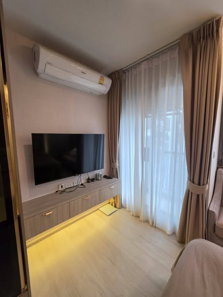 bedroom of Life One Wireless