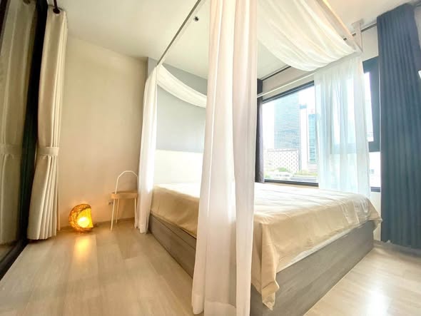 bedroom of Life One Wireless