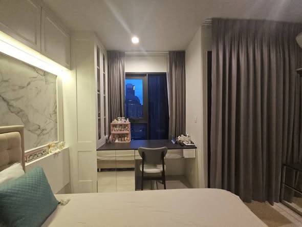 bedroom of Life One Wireless