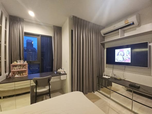 bedroom of Life One Wireless
