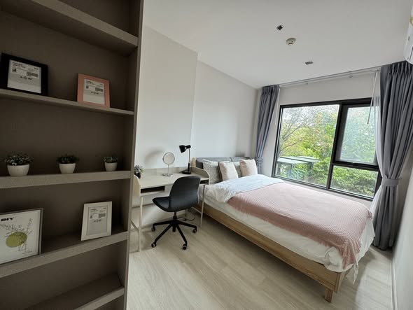 bedroom of Life One Wireless