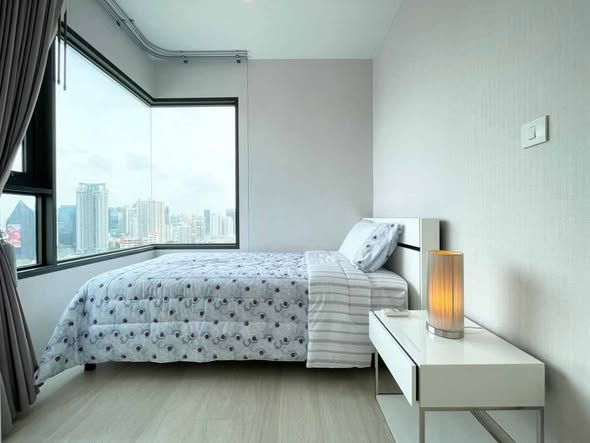 bedroom of Life One Wireless