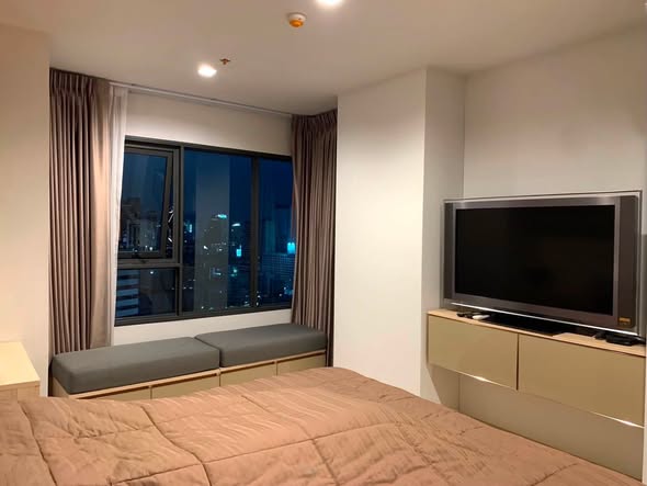 bedroom of Life One Wireless