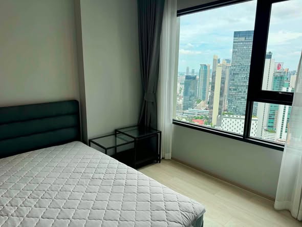 bedroom of Life One Wireless