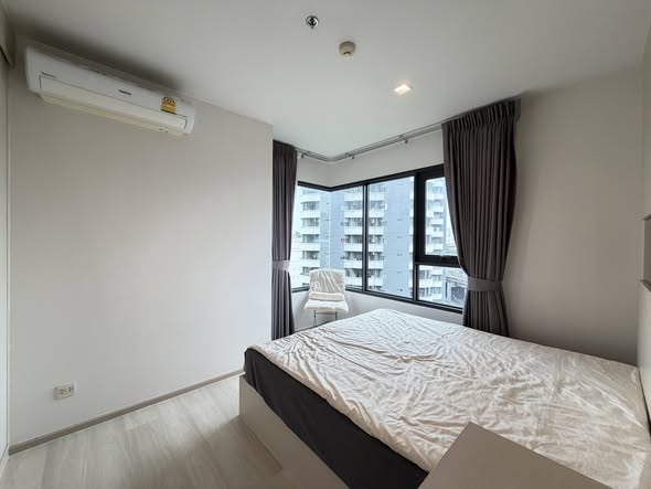 bedroom of Life One Wireless