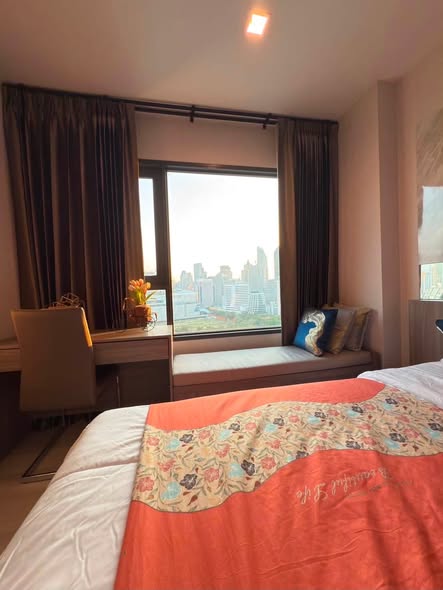 bedroom of Life One Wireless