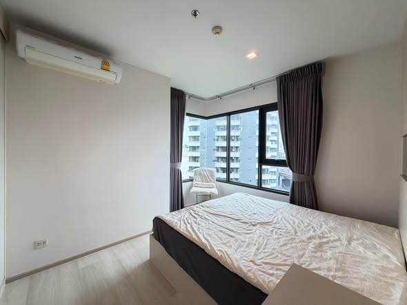 bedroom of Life One Wireless