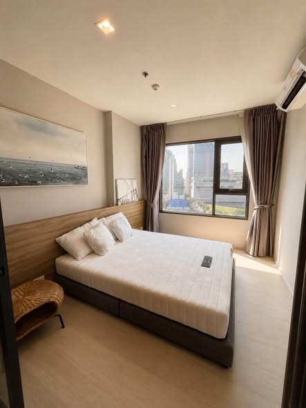 bedroom of Life One Wireless