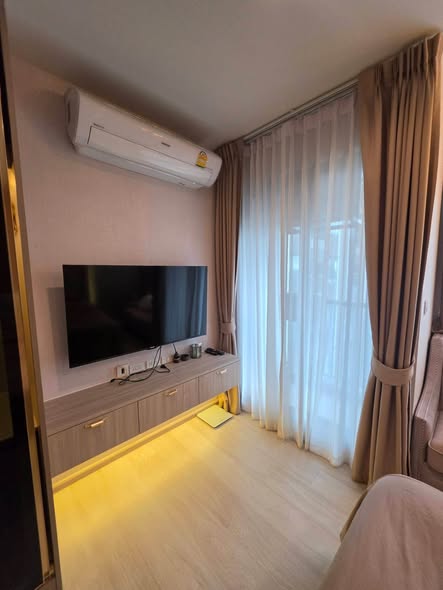 bedroom of Life One Wireless