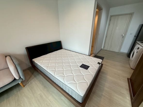 bedroom of Life One Wireless