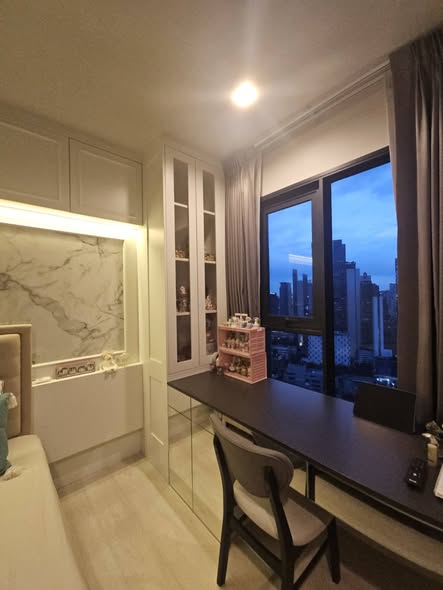 bedroom of Life One Wireless