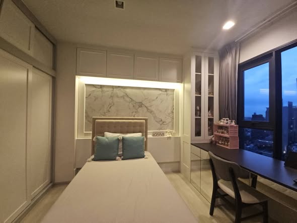 bedroom of Life One Wireless