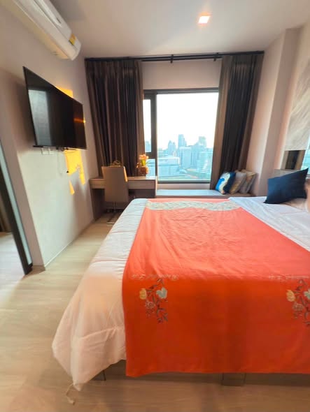 bedroom of Life One Wireless