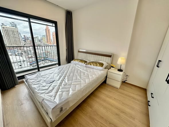 bedroom of Life Rama 4 – Asoke