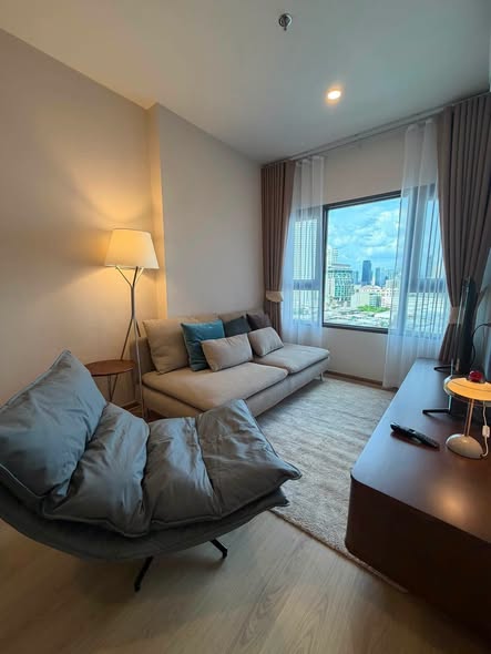 bedroom and living room of Life Rama 4 – Asoke