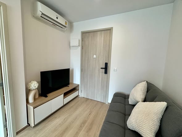 bedroom and room interior of Life Rama 4 – Asoke