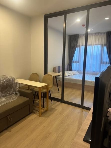 bedroom and room interior of Life Rama 4 – Asoke