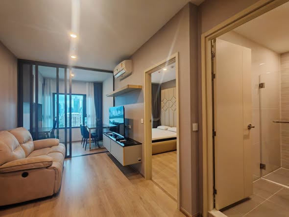 bedroom and room interior of Life Rama 4 – Asoke