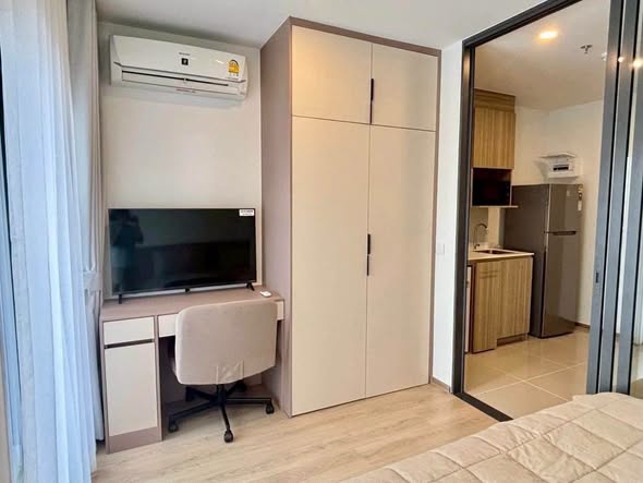 bedroom and room interior of Life Rama 4 – Asoke
