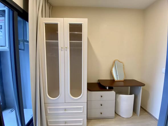 bedroom and room interior of Life Rama 4 – Asoke
