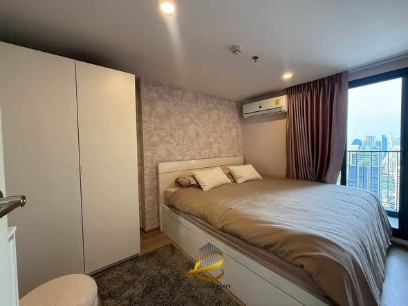 bedroom and room interior of Life Rama 4 – Asoke