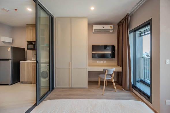 bedroom and room interior of Life Rama 4 – Asoke