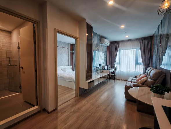 bedroom and room interior of Life Rama 4 – Asoke