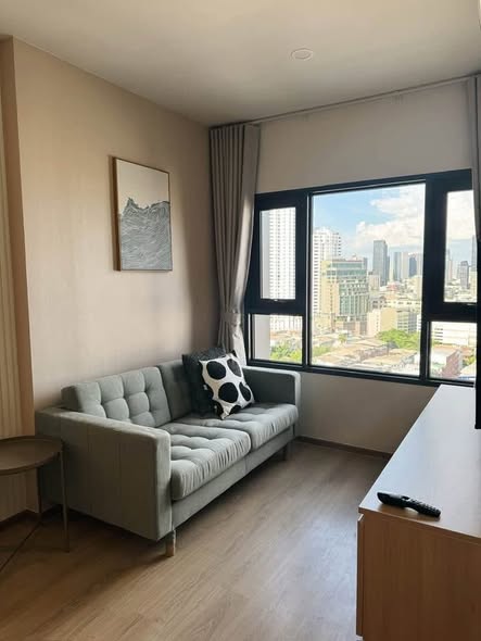 living room and bedroom of Life Rama 4 – Asoke