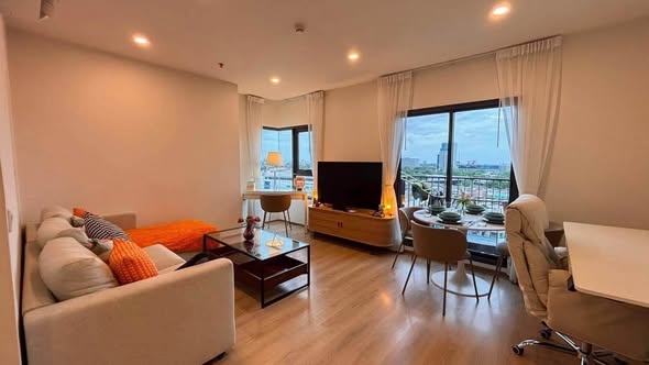 living room and bedroom of Life Rama 4 – Asoke