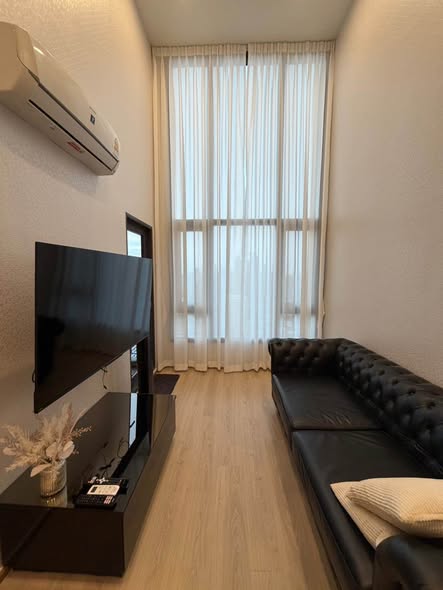 living room and bedroom of Life Rama 4 – Asoke