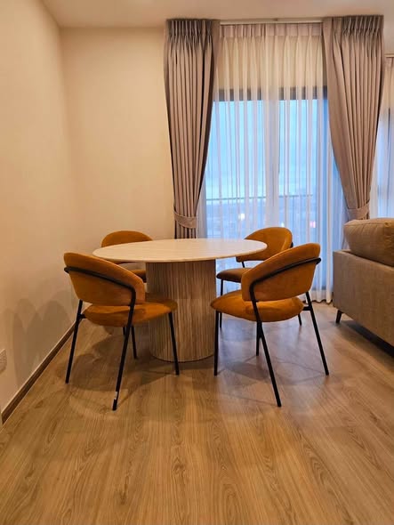 room interior of Life Rama 4 – Asoke