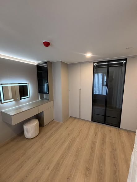 room interior of Life Rama 4 – Asoke