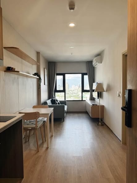 room interior of Life Rama 4 – Asoke
