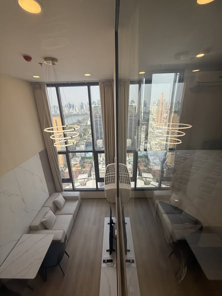 room interior of Life Rama 4 – Asoke