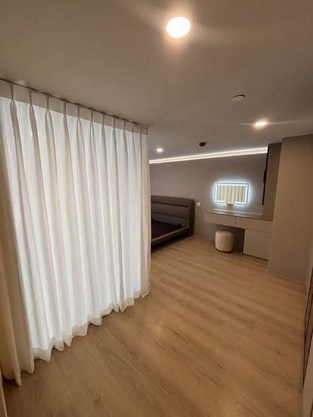 room interior of Life Rama 4 – Asoke