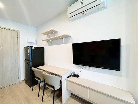 room interior of Life Rama 4 – Asoke