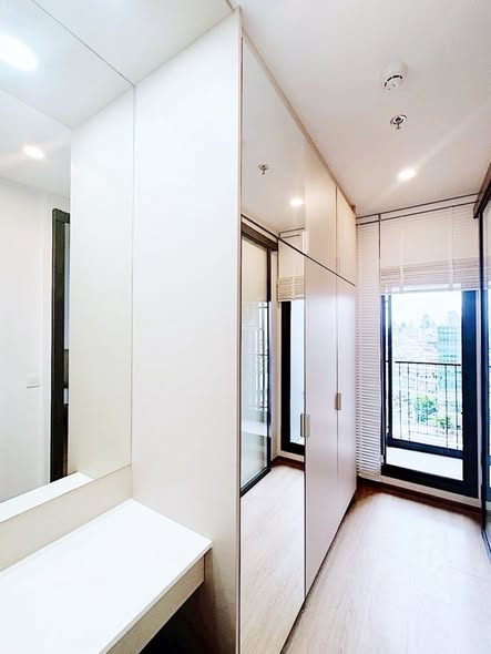 room interior and bathroom of Life Rama 4 – Asoke