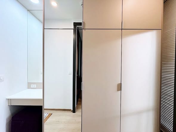 room interior and bathroom of Life Rama 4 – Asoke