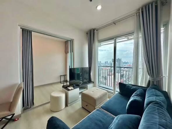 bedroom and living room of Life Ratchadapisek