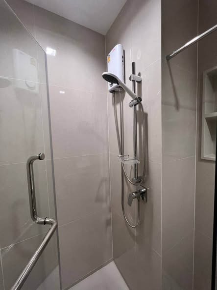bathroom of Life Sathorn Sierra ไลฟ์ สาทร เซียร์รา