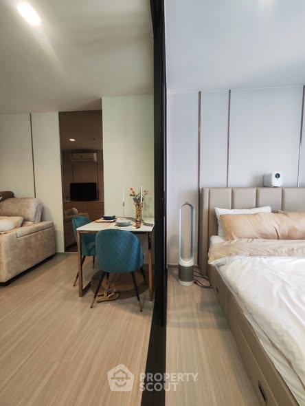 bedroom and room interior of Life Sathorn Sierra ไลฟ์ สาทร เซียร์รา