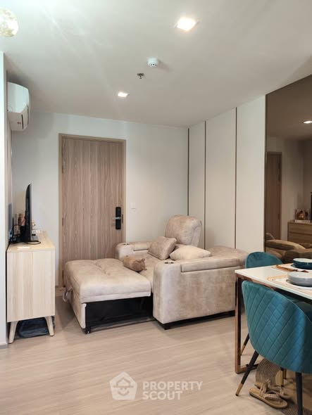 bedroom and room interior of Life Sathorn Sierra ไลฟ์ สาทร เซียร์รา