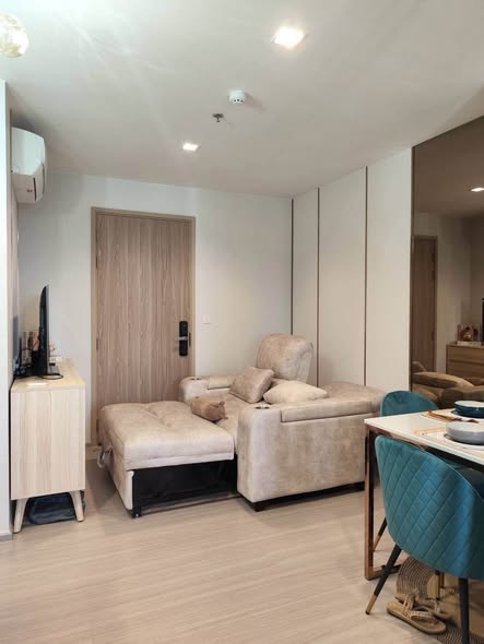 living room and room interior of Life Sathorn Sierra ไลฟ์ สาทร เซียร์รา