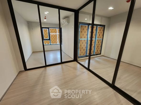 room interior of Life Sathorn Sierra ไลฟ์ สาทร เซียร์รา